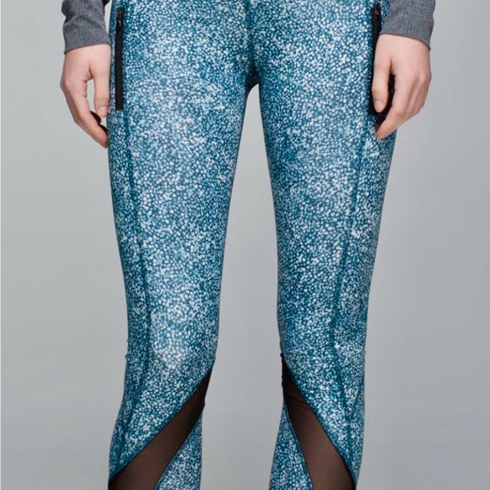 lululemon Inspire Tight- Pebble Print Alberta Lake